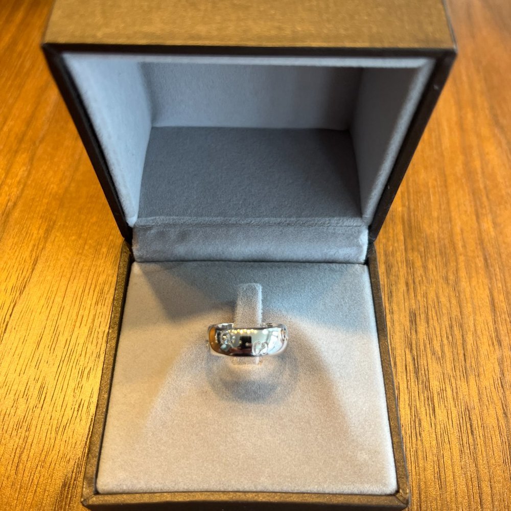 GUCCI 18K WHITE GOLD ICON GG CUTOUT BAND RING - Picture 9 of 10